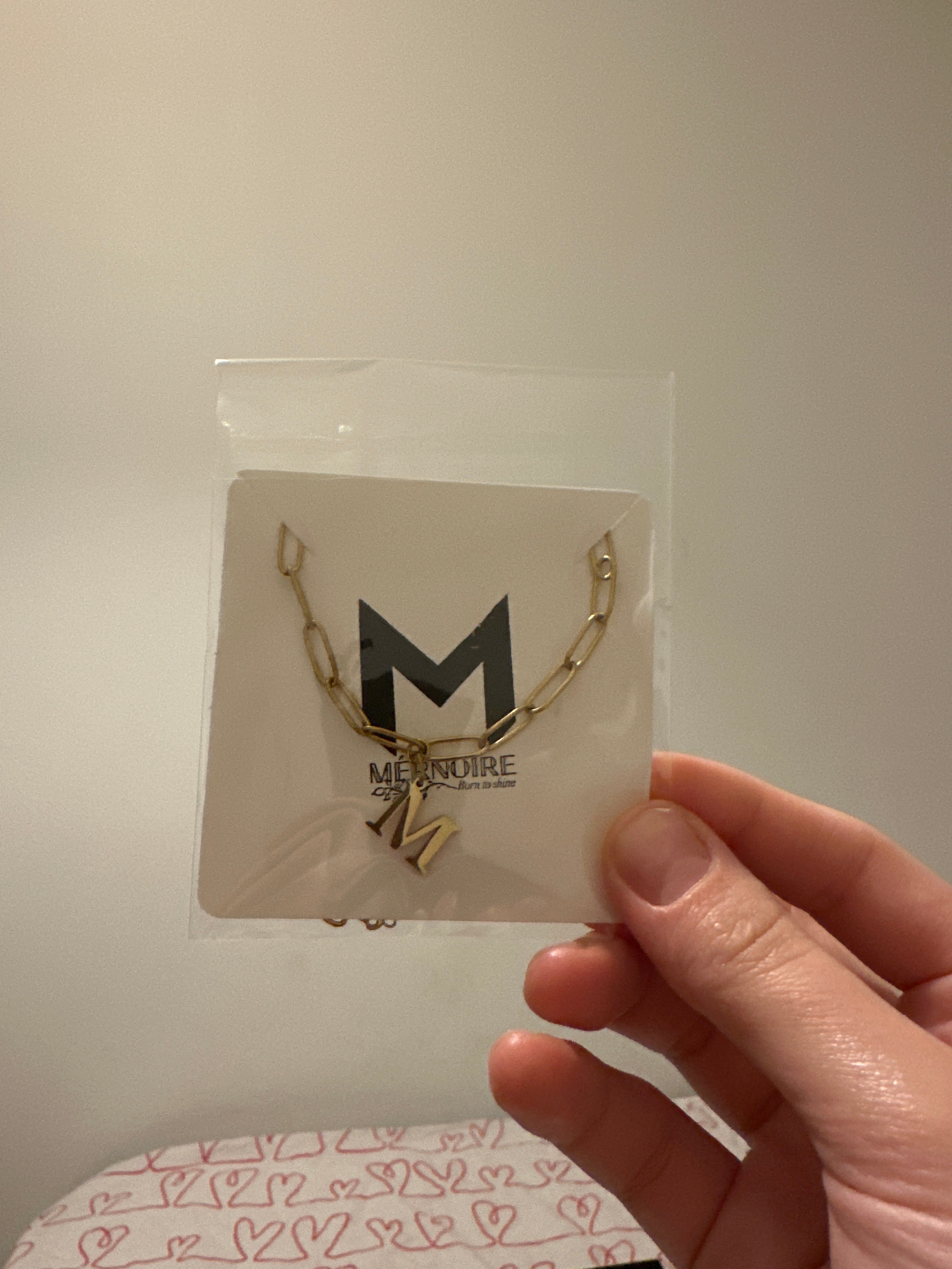 Halsband med Bokstav M