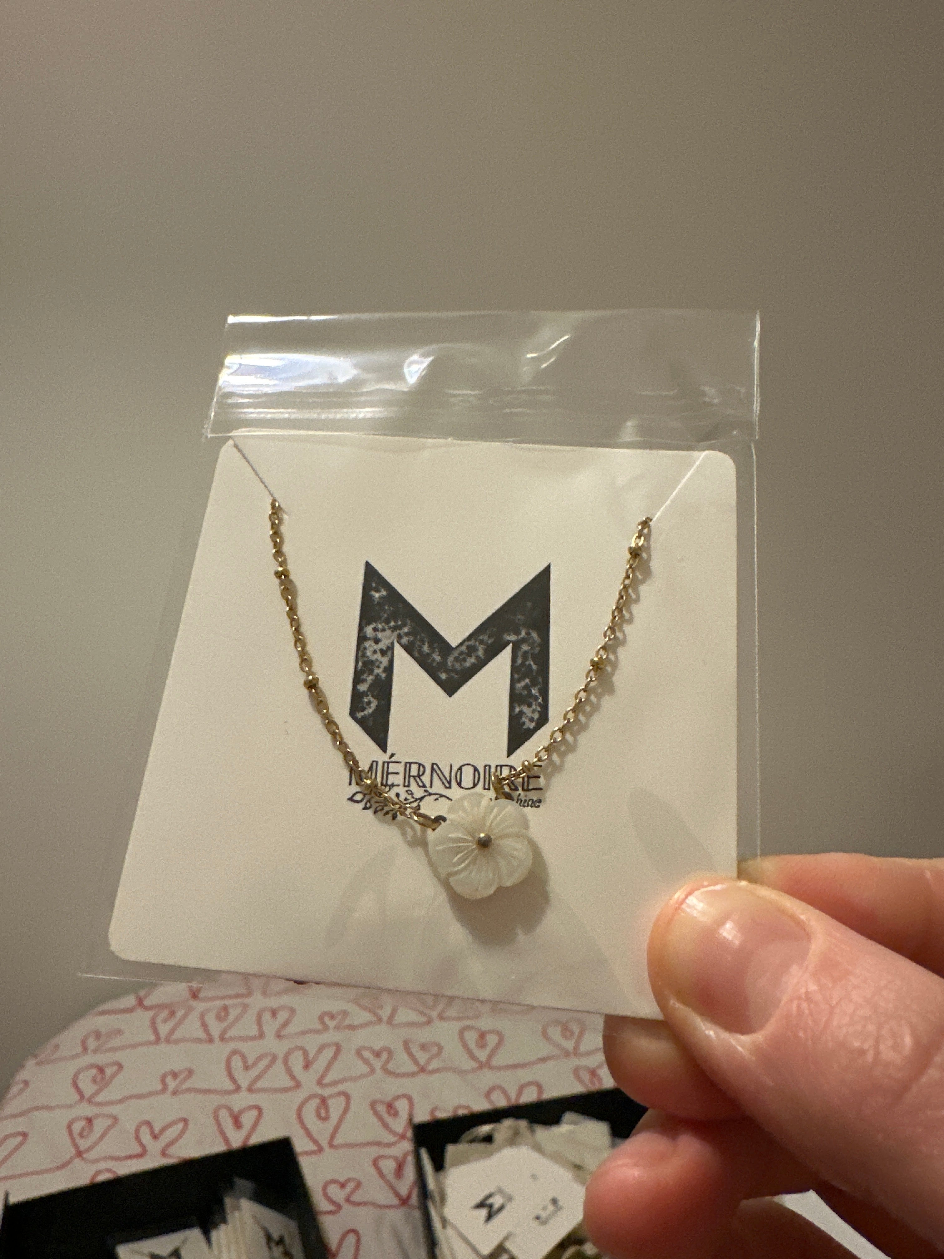 Halsband med Blomberlock