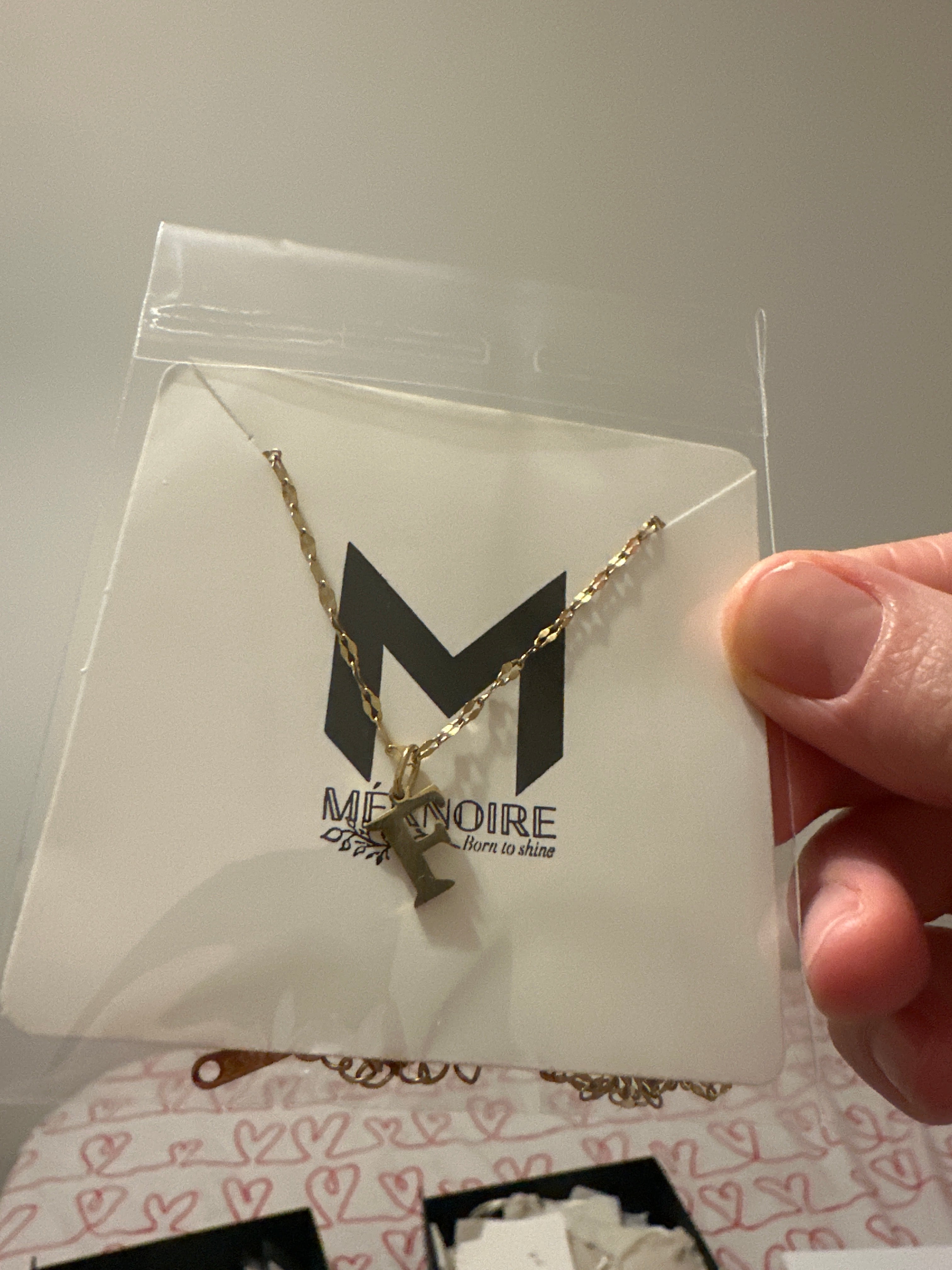 Halsband med Bokstav F