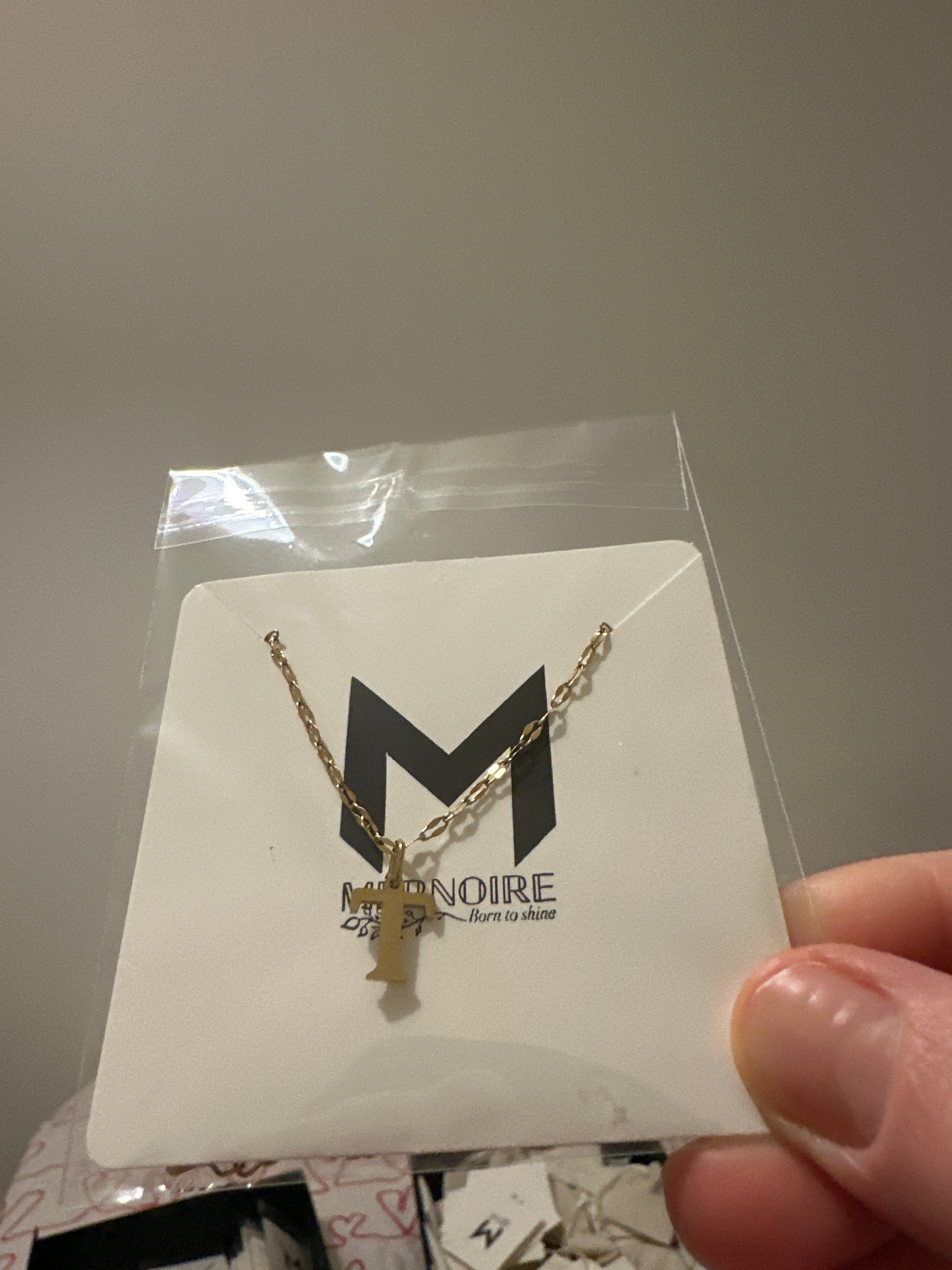 Halsband med Bokstavsberlock