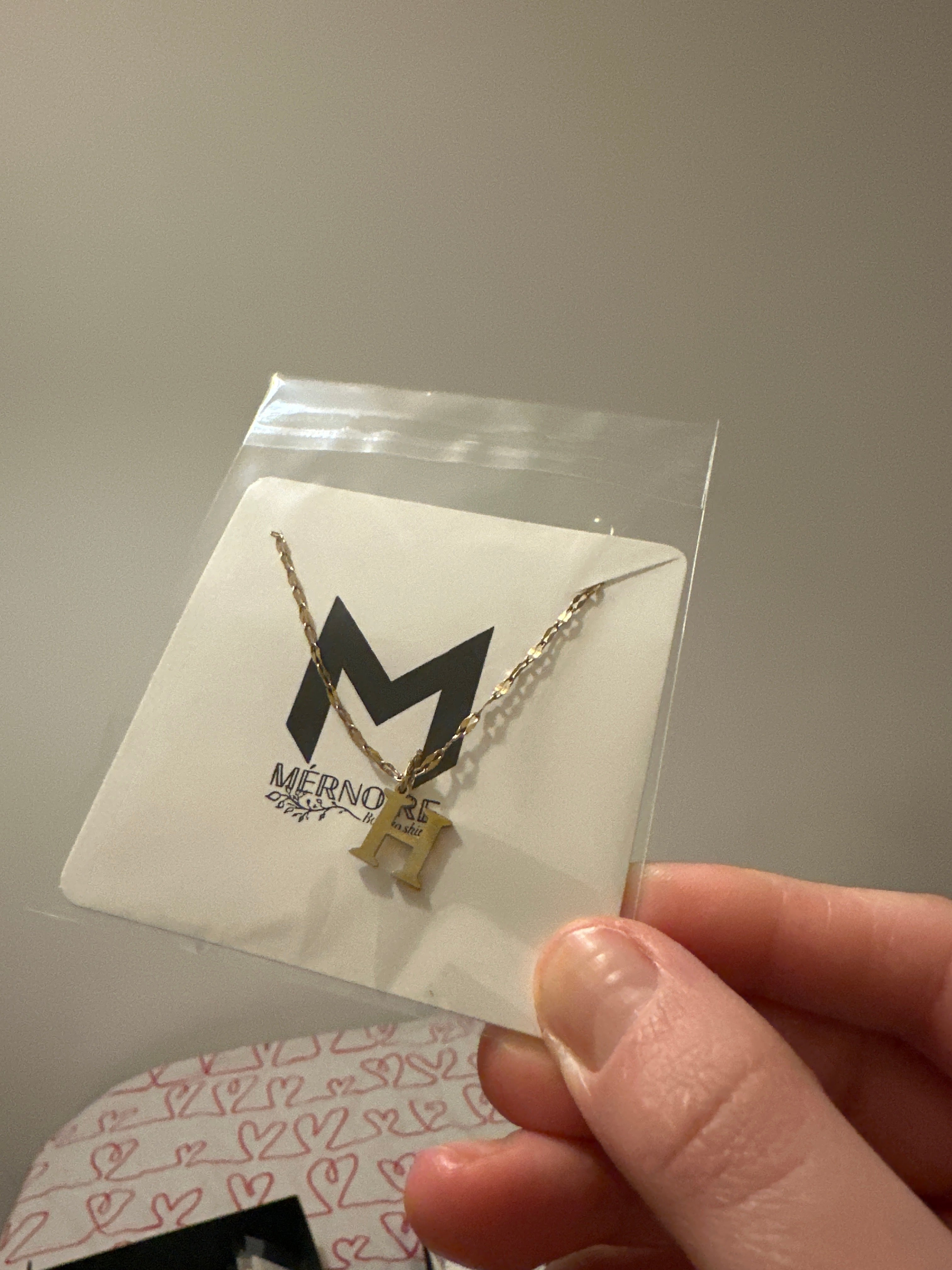 Halsband med Bokstav H