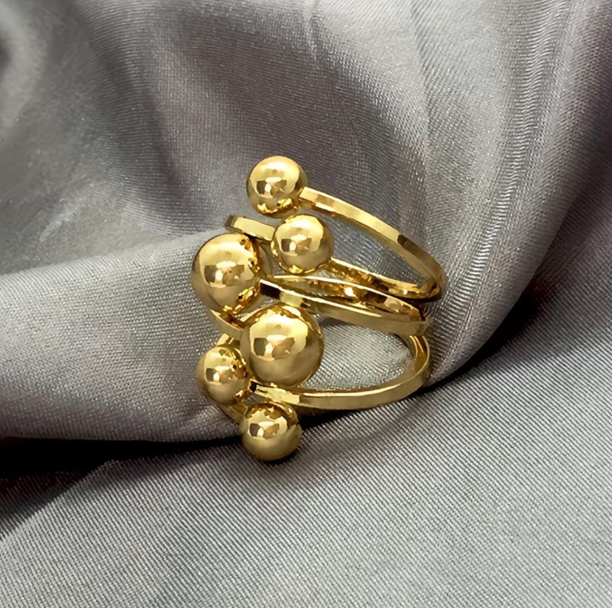 Skulptural Ring med Kulor