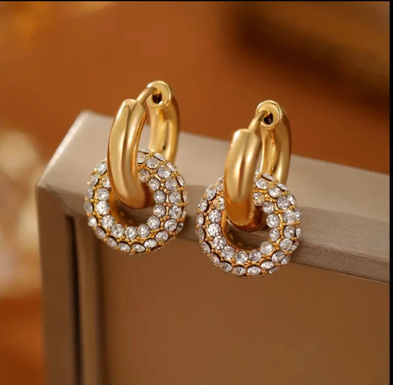 Stilrena Guldpläterade Örhängen - Zirkonia Stenar