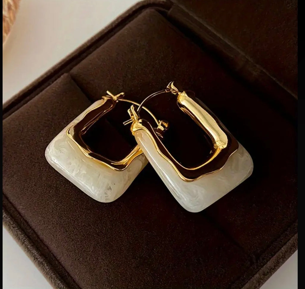 U-formade Ringörhängen - Elegant Vintage Design