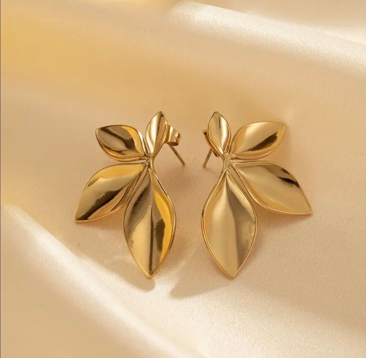 Hypoallergena Örhängen - 18K Guldpläterade Lövdesign