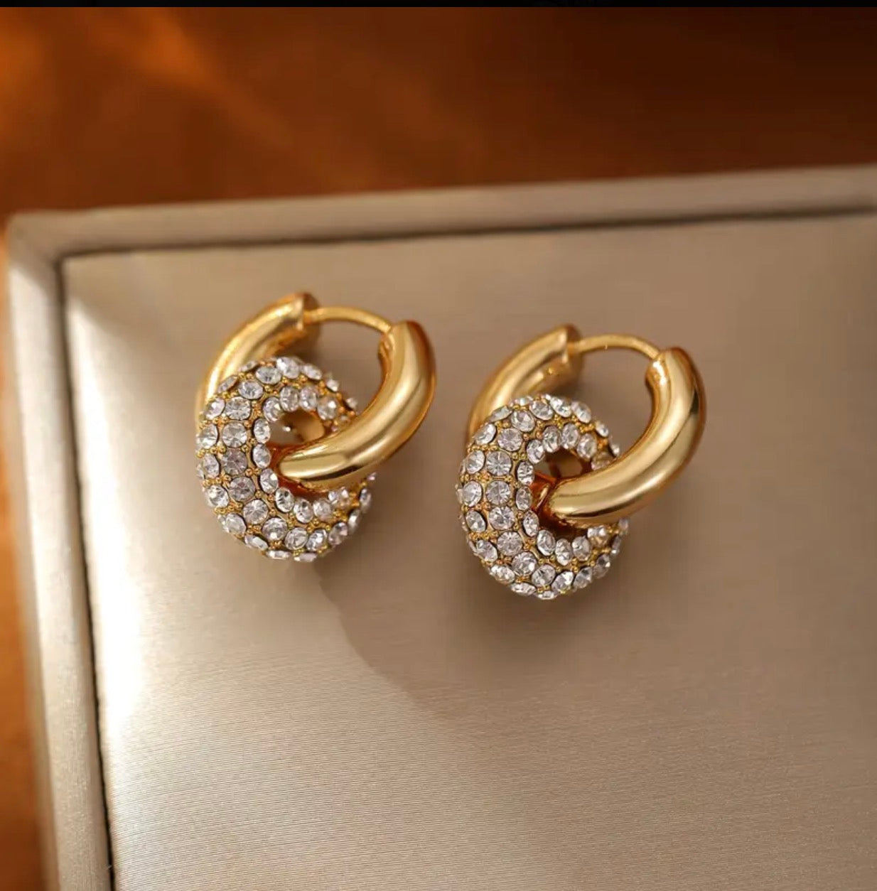 Stilrena Guldpläterade Örhängen - Zirkonia Stenar