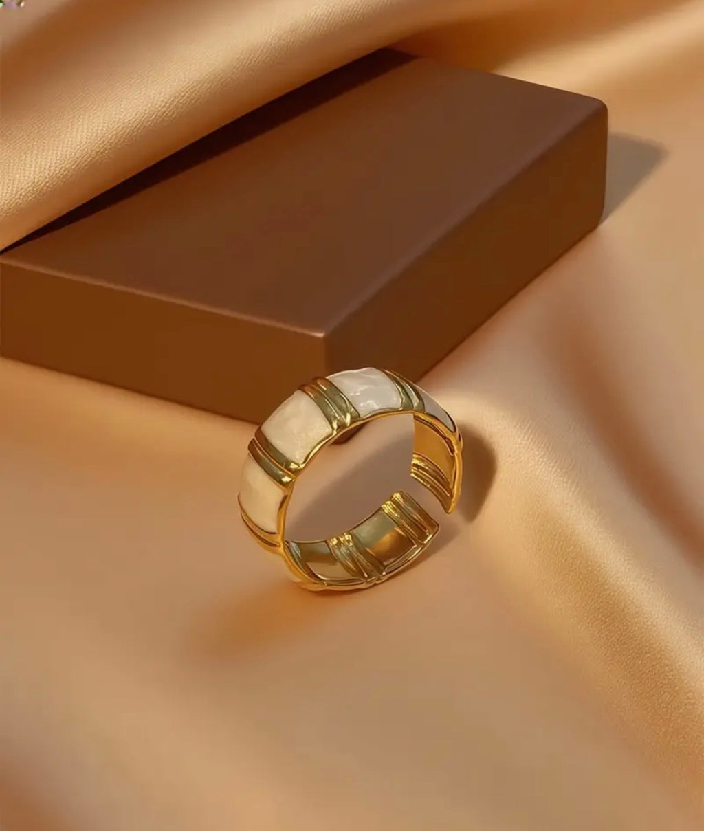 Färgglad Emaljring - Europeisk Design